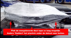 Trek de plastic zak onder de koppelschotel bij elkaar met bijgeleverde Duct Tape.
