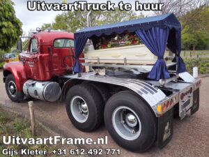 Rouwtruck te huur bij UitvaartFrame.nl