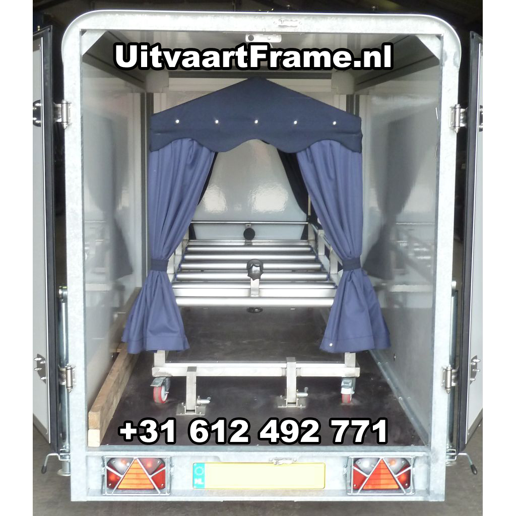HENRA gesloten aanhangwagen, speciaal ingericht voor vervoer van UitvaartFrame is te huur bij UitvaartFrame.nl